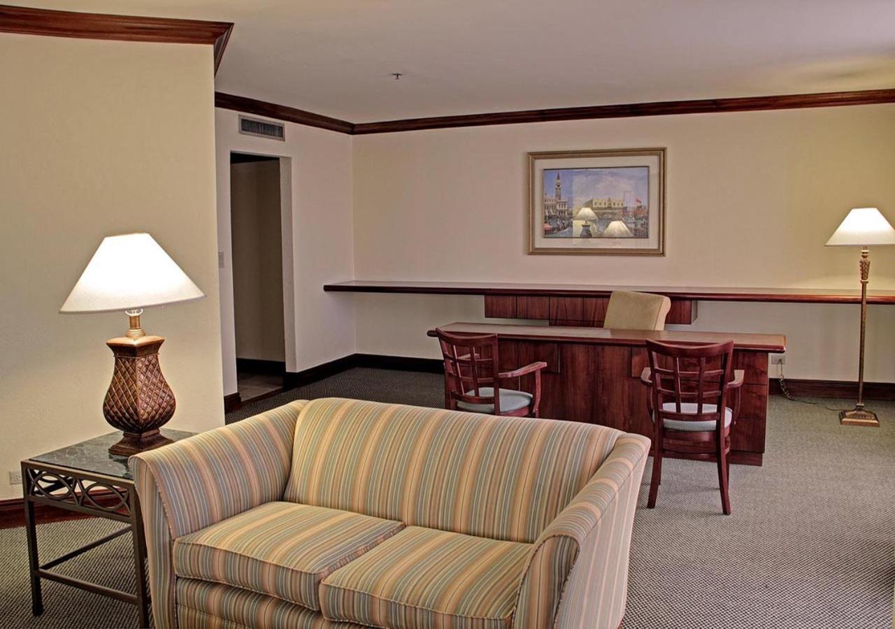 Wyndham San Jose Herradura Luaran gambar A typical hotel room