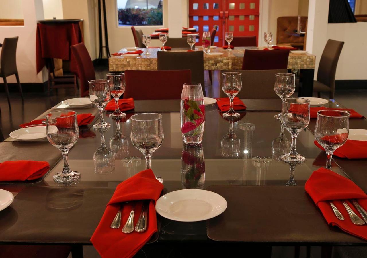 Wyndham San Jose Herradura Luaran gambar The dining room at the restaurant