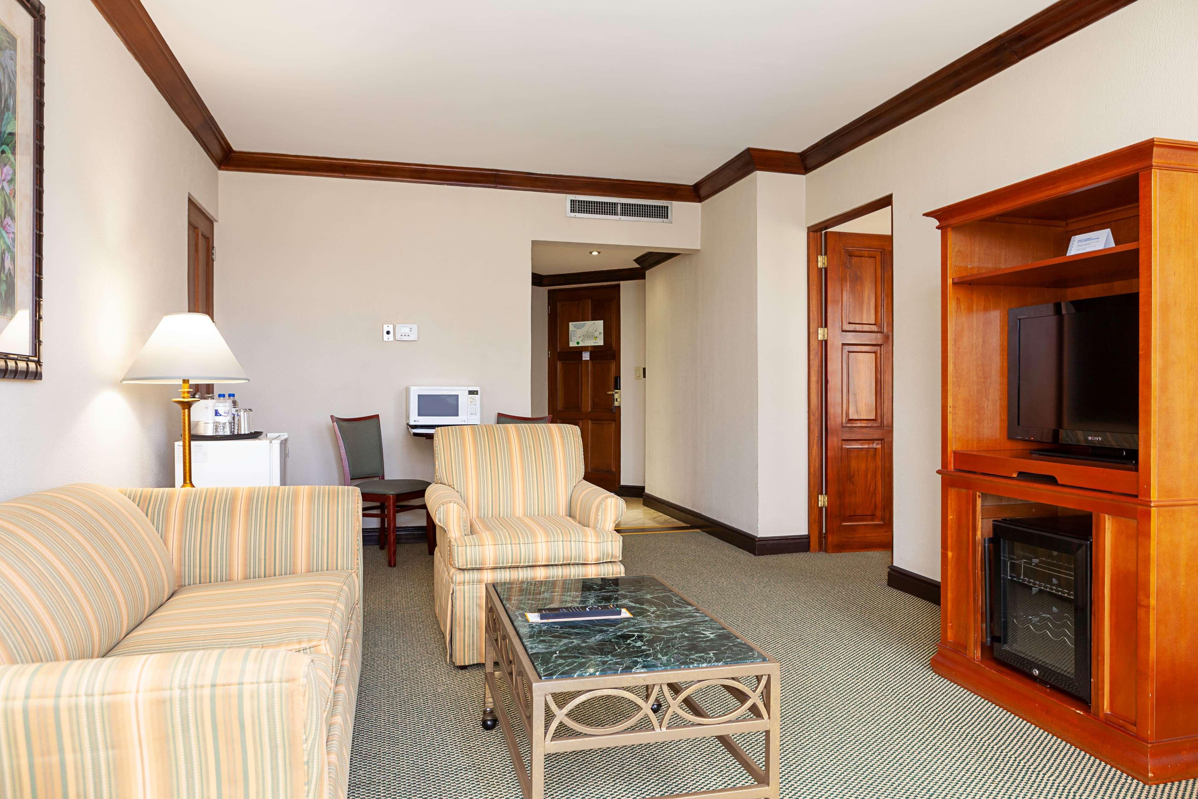 Wyndham San Jose Herradura Luaran gambar Living room