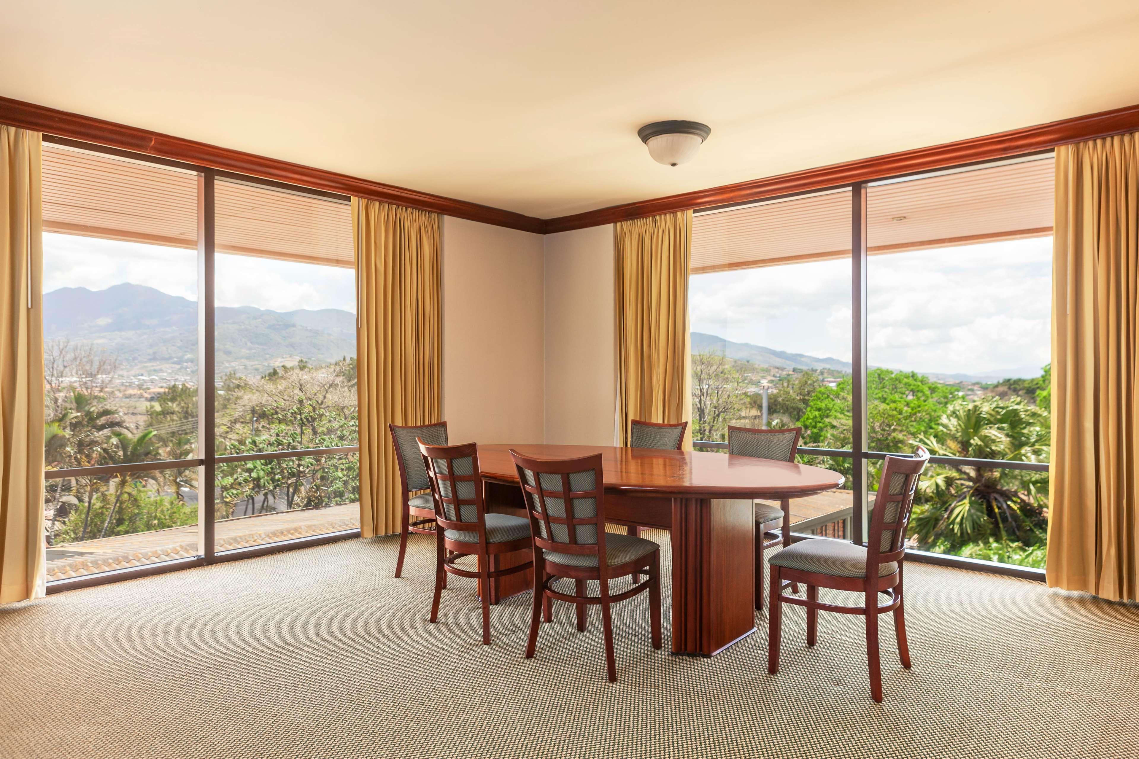 Wyndham San Jose Herradura Luaran gambar A typical suite at the hotel
