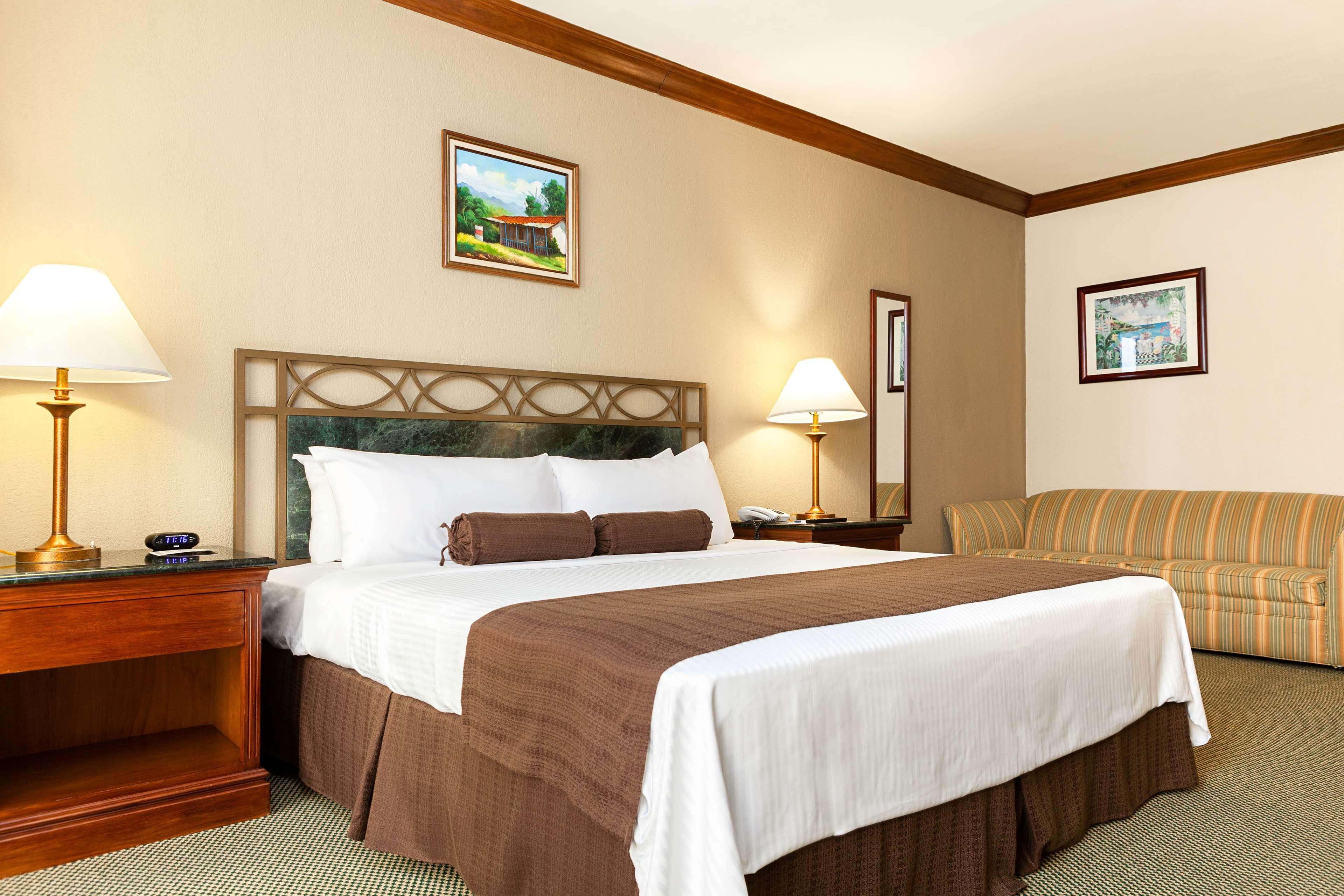 Wyndham San Jose Herradura Luaran gambar A typical Best Western room