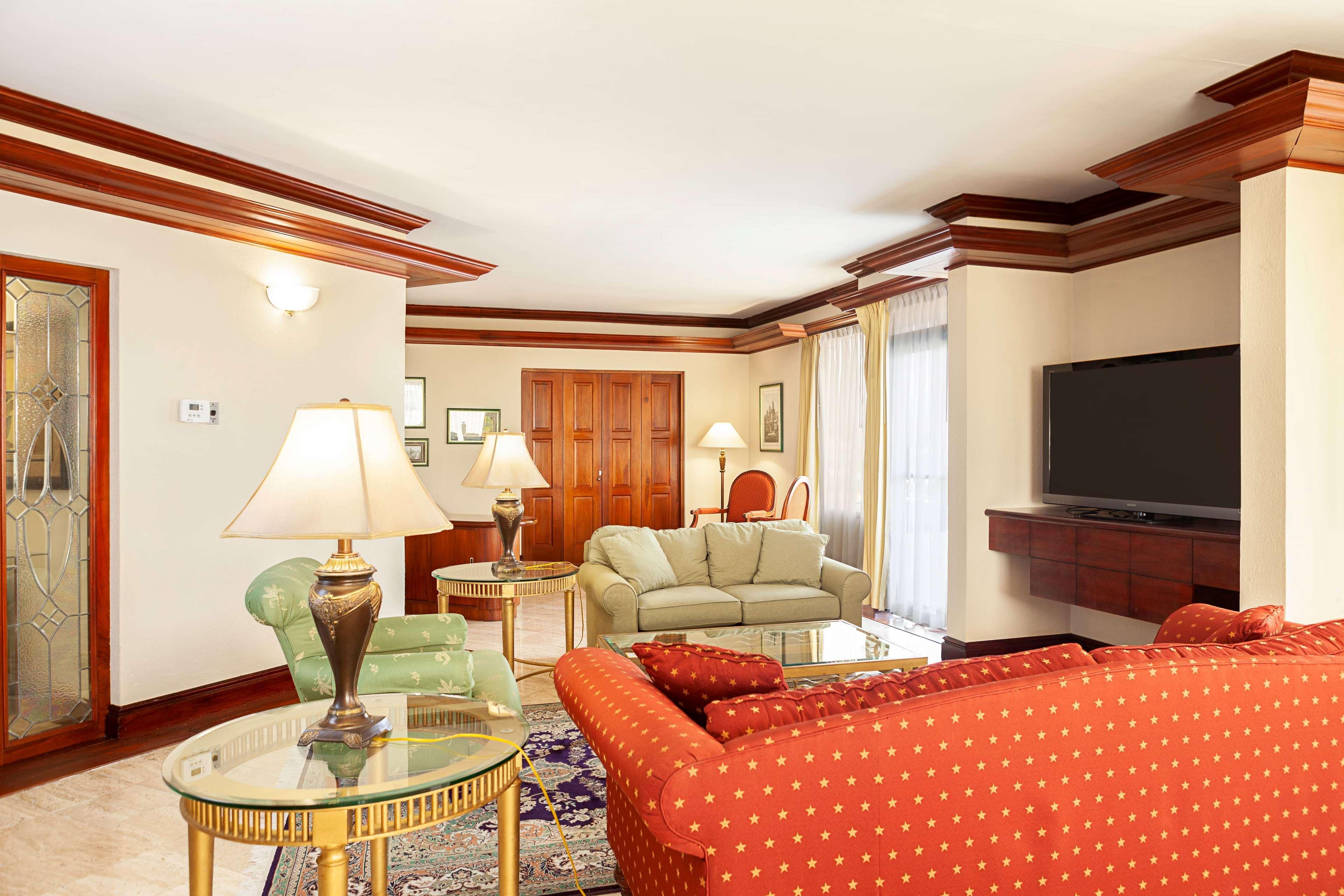 Wyndham San Jose Herradura Luaran gambar Living room