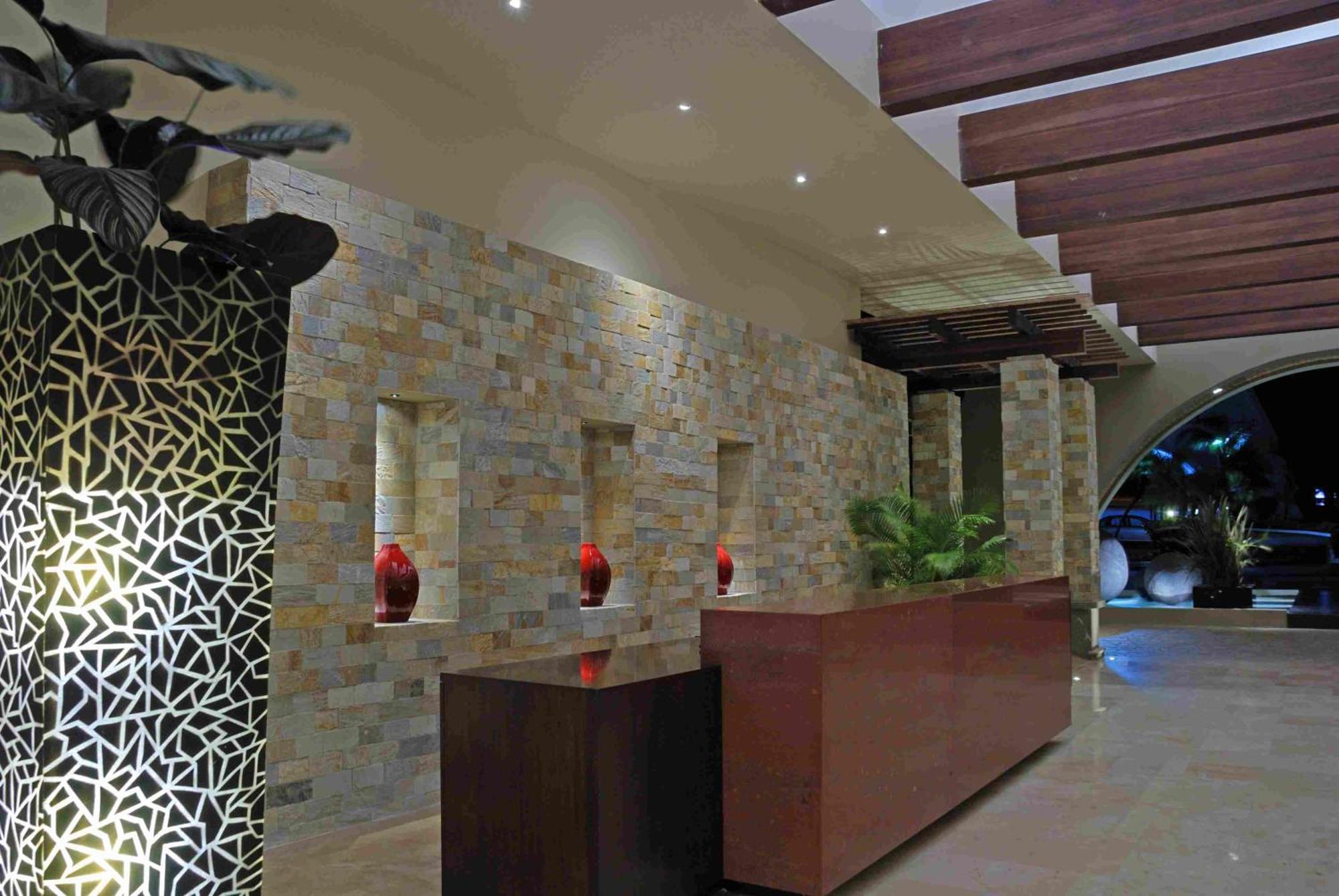 Wyndham San Jose Herradura Dalaman gambar Interior of the hotel