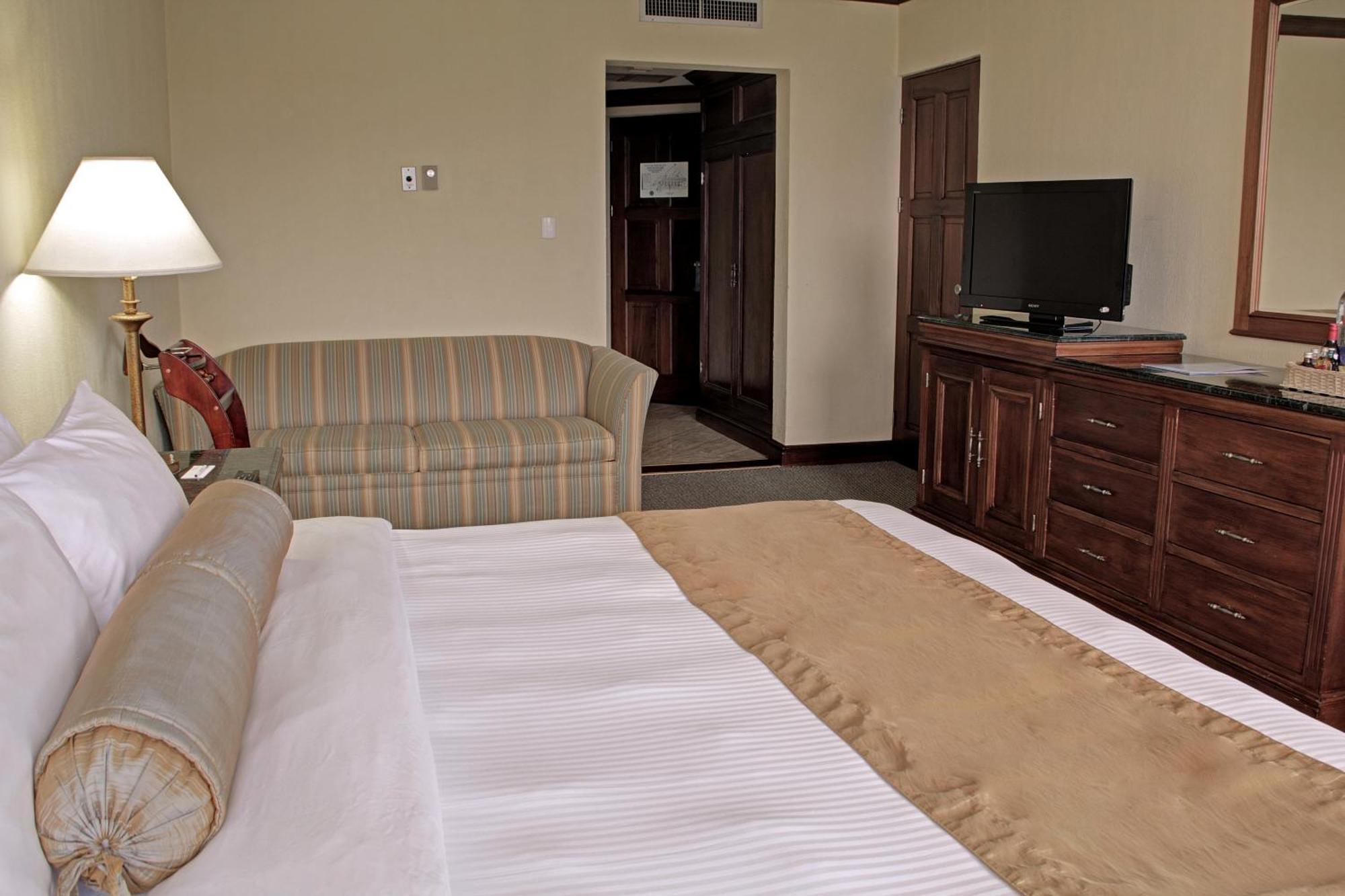 Wyndham San Jose Herradura Luaran gambar A room at the hotel