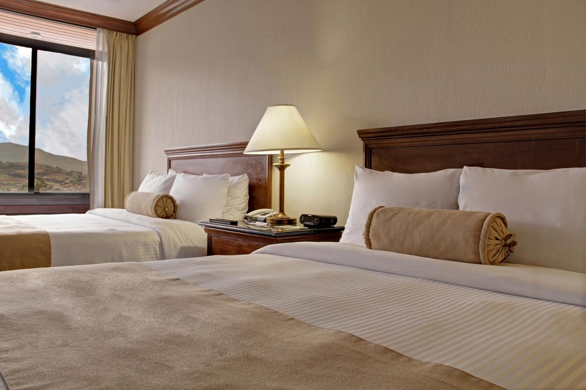 Wyndham San Jose Herradura Luaran gambar A typical guest room at the Best Western Premier Collection