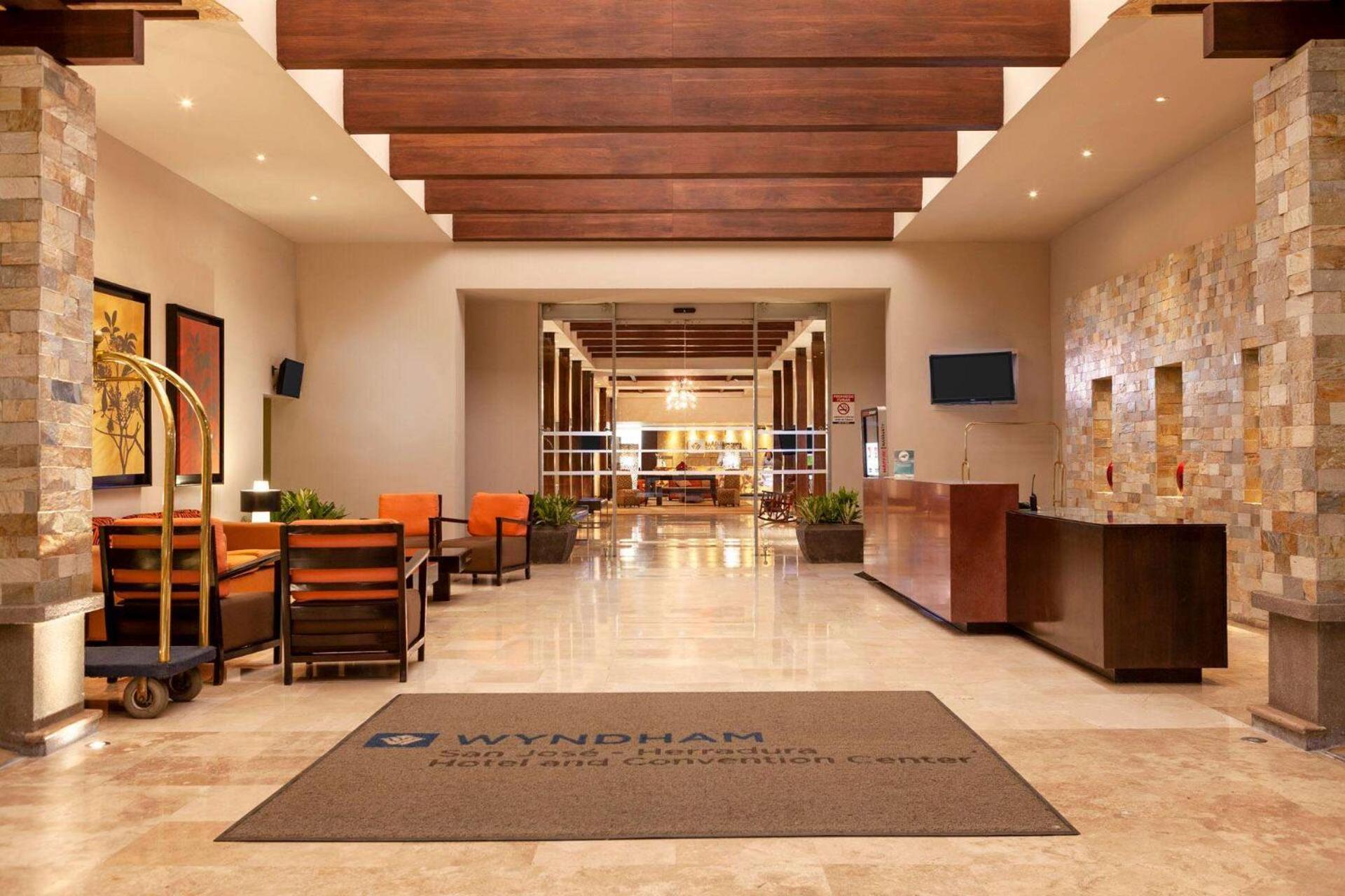 Wyndham San Jose Herradura Luaran gambar Lobby of the hotel
