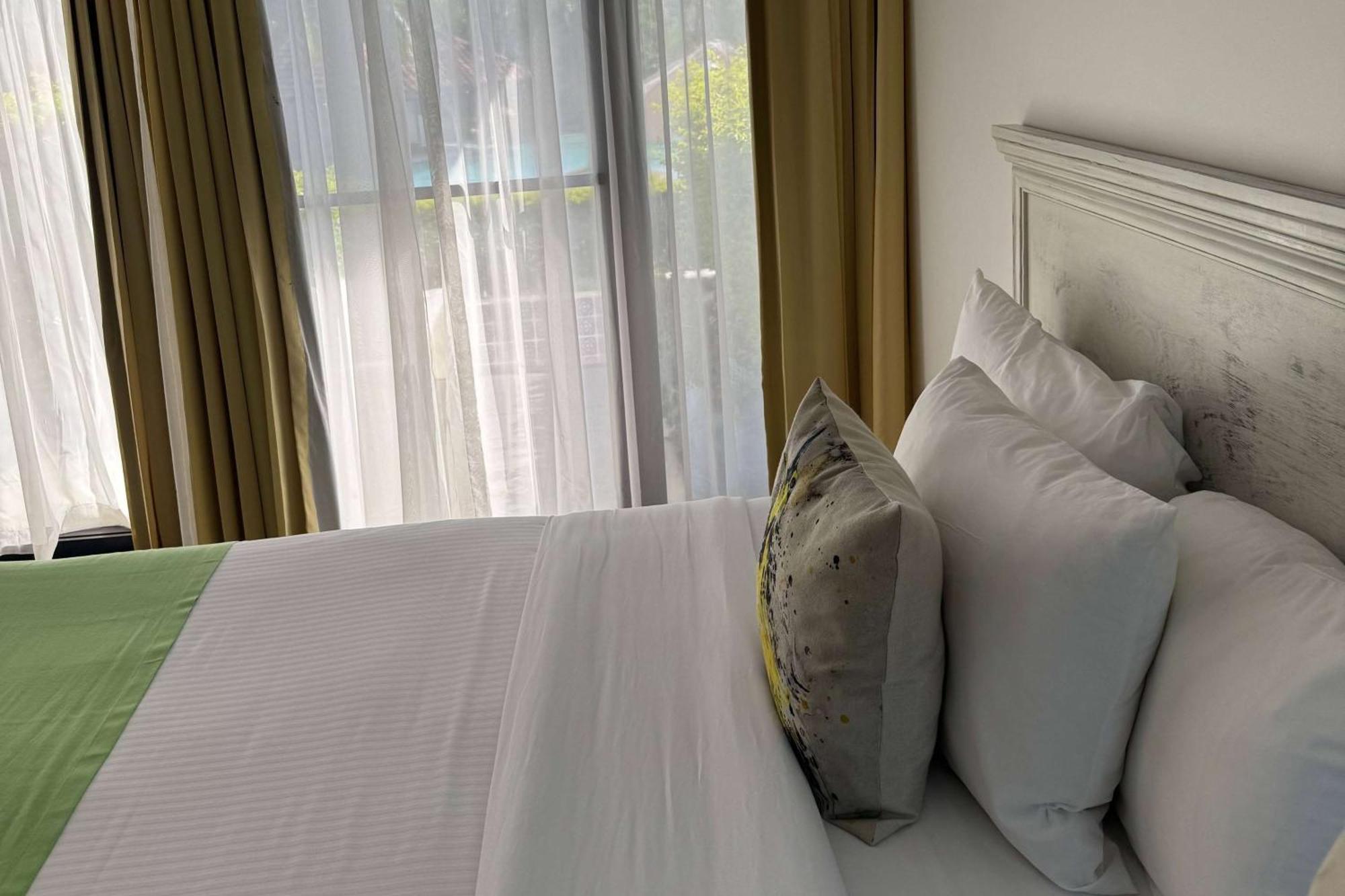 Wyndham San Jose Herradura Luaran gambar A bed with pillows